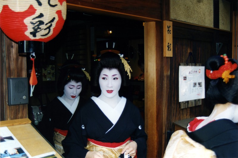 Geishas & Maikos (Gion Corner)